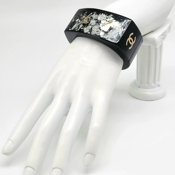 Chanel 2009 Black Resin Rectangular Hinged Bangle with Silver Beads and Glass - Picture 7 of 12